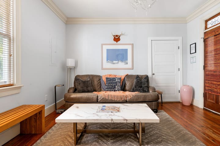 2br/2ba Downtown Charleston On Spring St + Parking - Charleston, SC