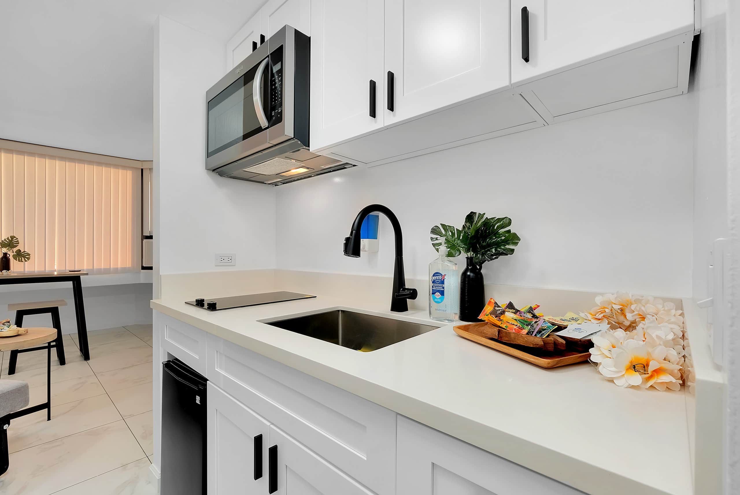Condo in Honolulu · ★4.69 · 1 bedroom · 2 beds · 1 private bath - Image 9
