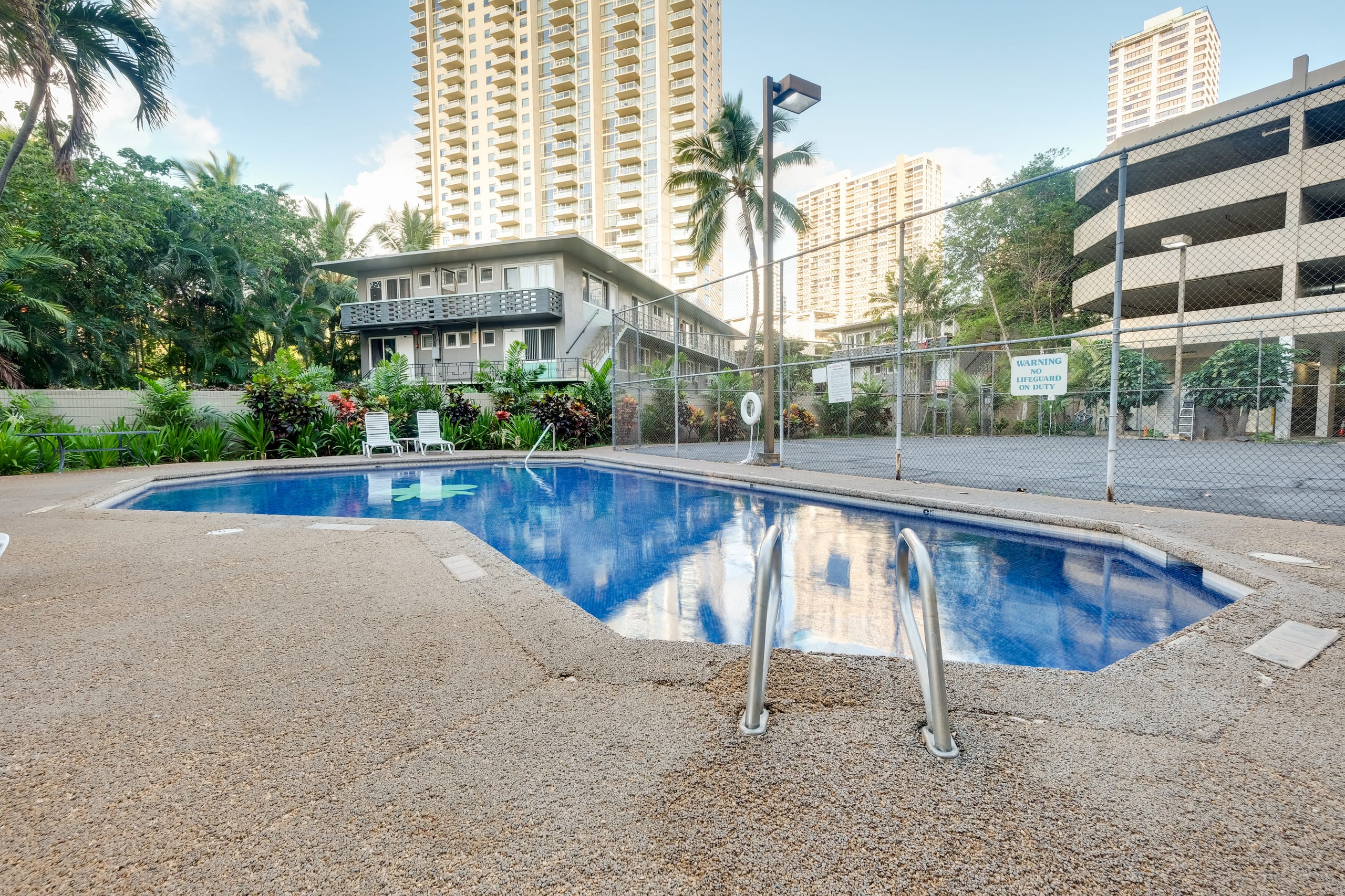 Condo in Honolulu · ★4.69 · 1 bedroom · 2 beds · 1 private bath - Image 39