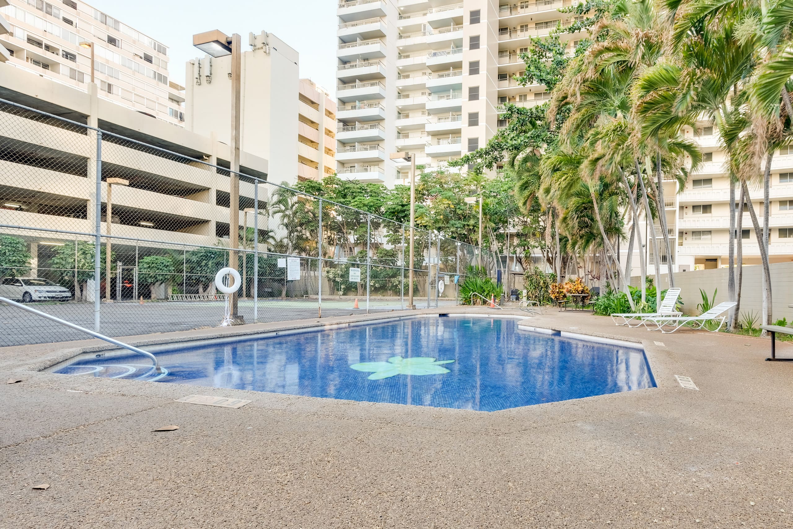 Condo in Honolulu · ★4.69 · 1 bedroom · 2 beds · 1 private bath - Image 40