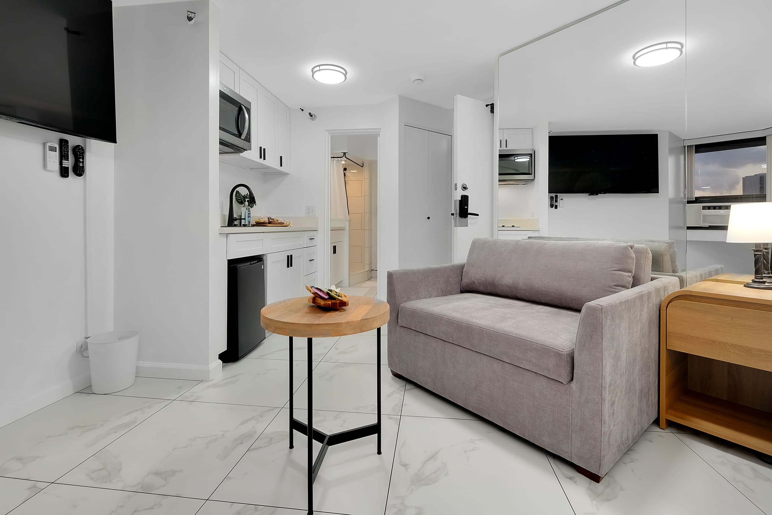 Condo in Honolulu · ★4.69 · 1 bedroom · 2 beds · 1 private bath - Image 5