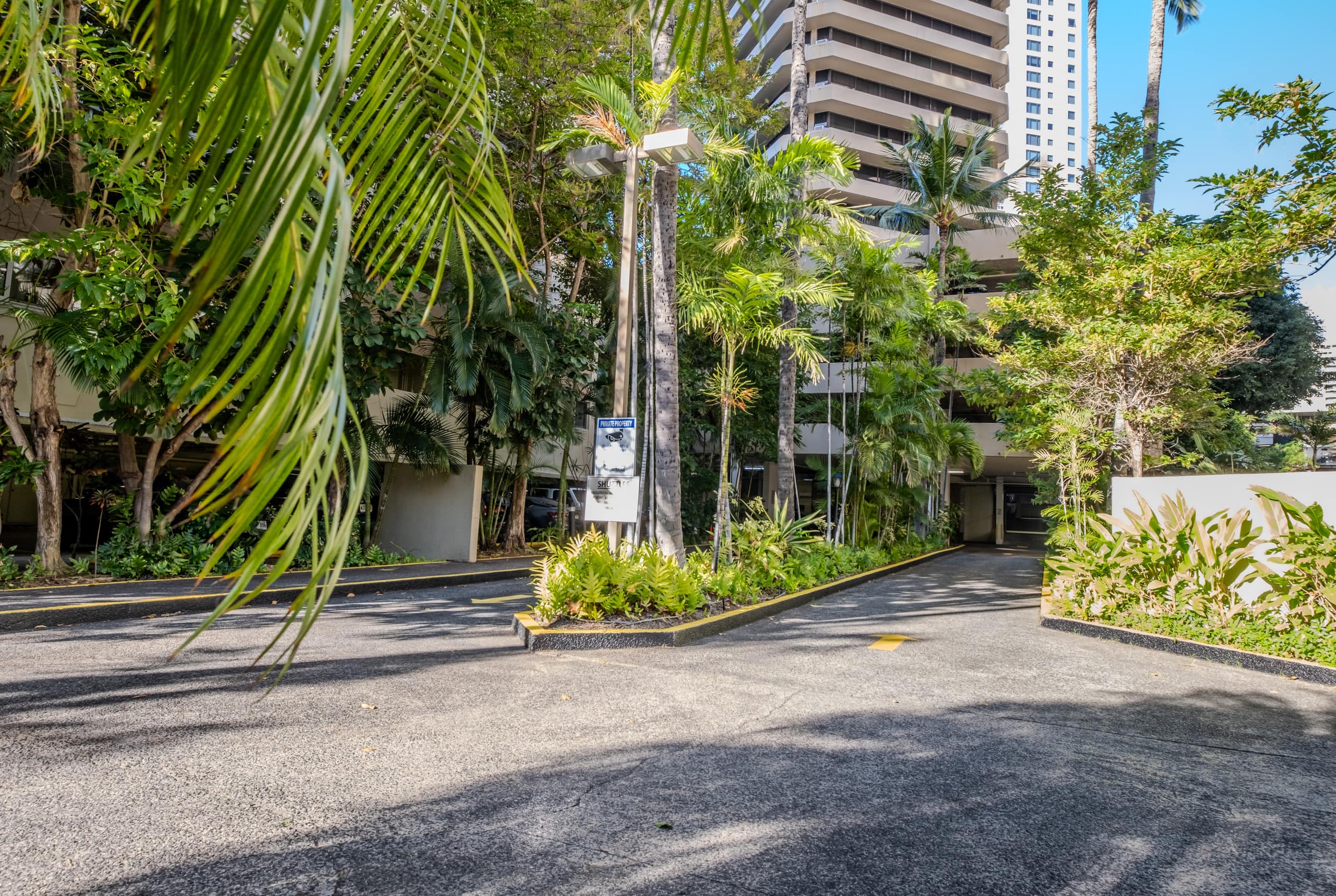 Condo in Honolulu · ★4.69 · 1 bedroom · 2 beds · 1 private bath - Image 51