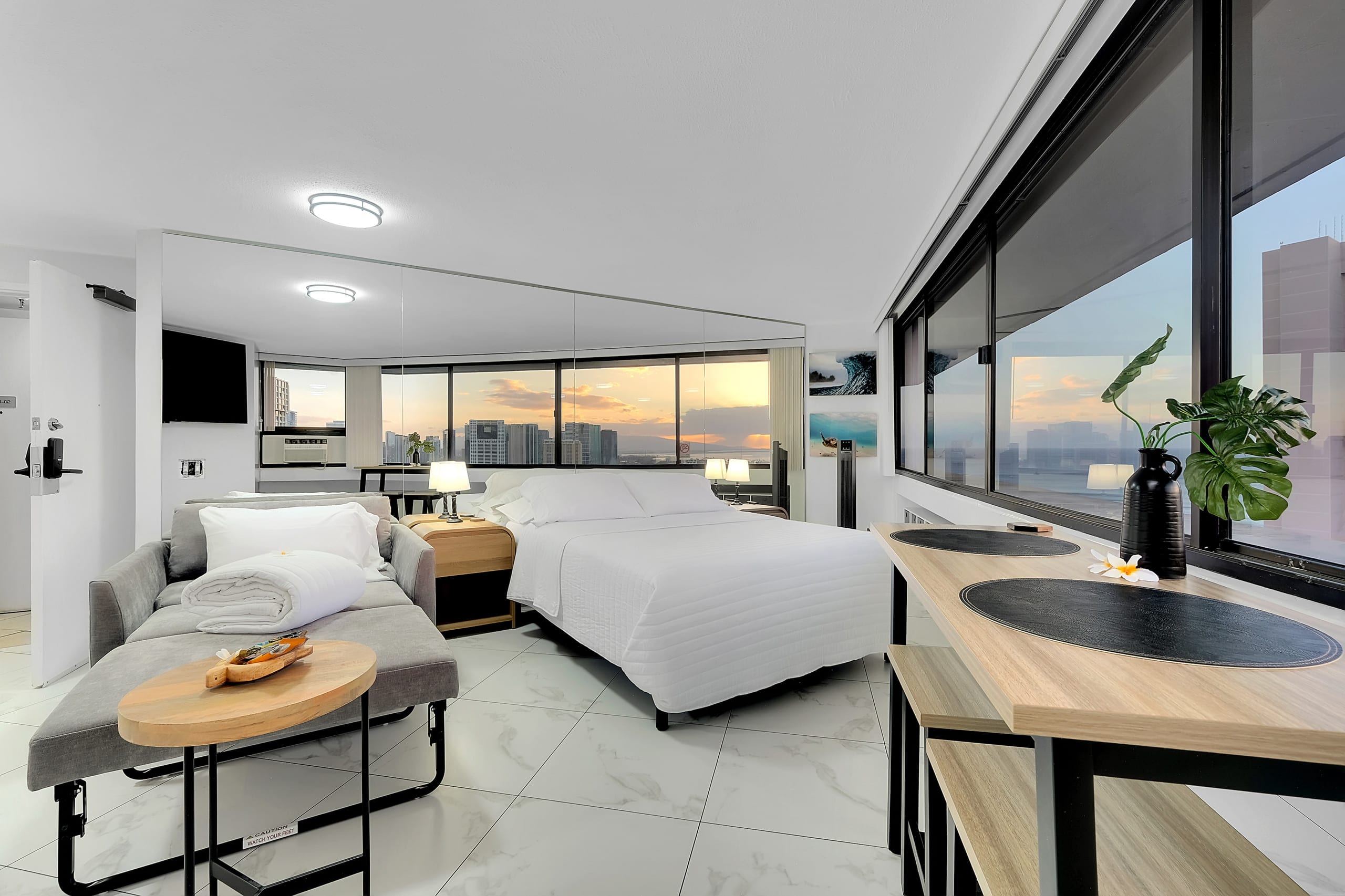 Condo in Honolulu · ★4.69 · 1 bedroom · 2 beds · 1 private bath - Image 23