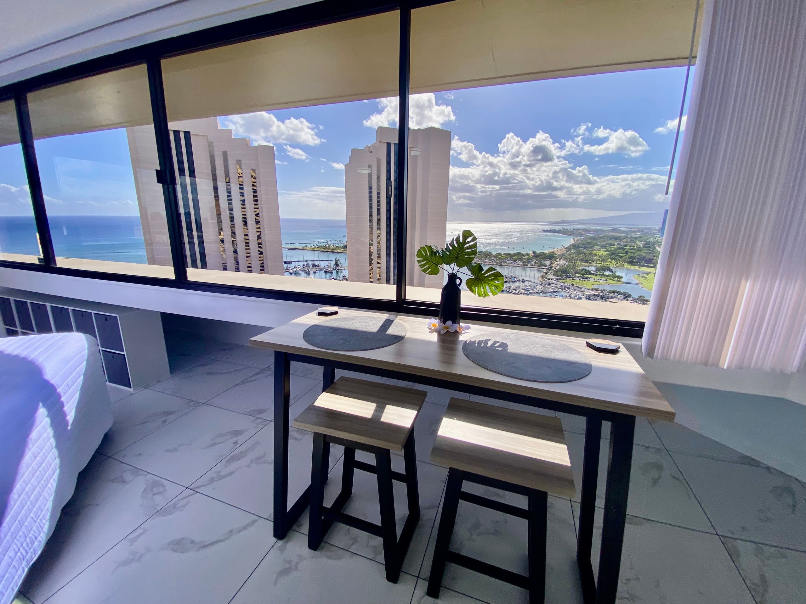 Condo in Honolulu · ★4.69 · 1 bedroom · 2 beds · 1 private bath - Image 15