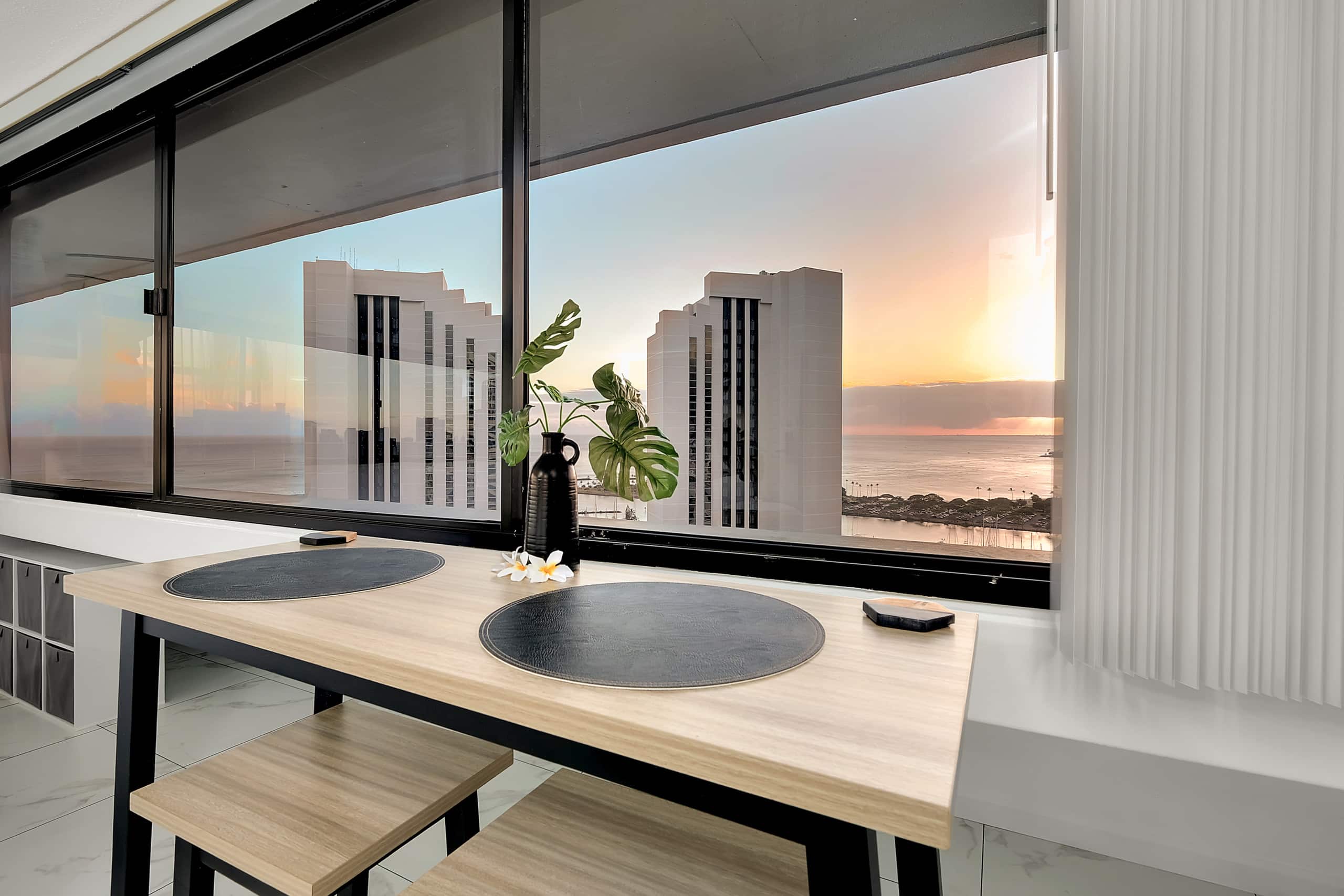 Condo in Honolulu · ★4.69 · 1 bedroom · 2 beds · 1 private bath - Image 14