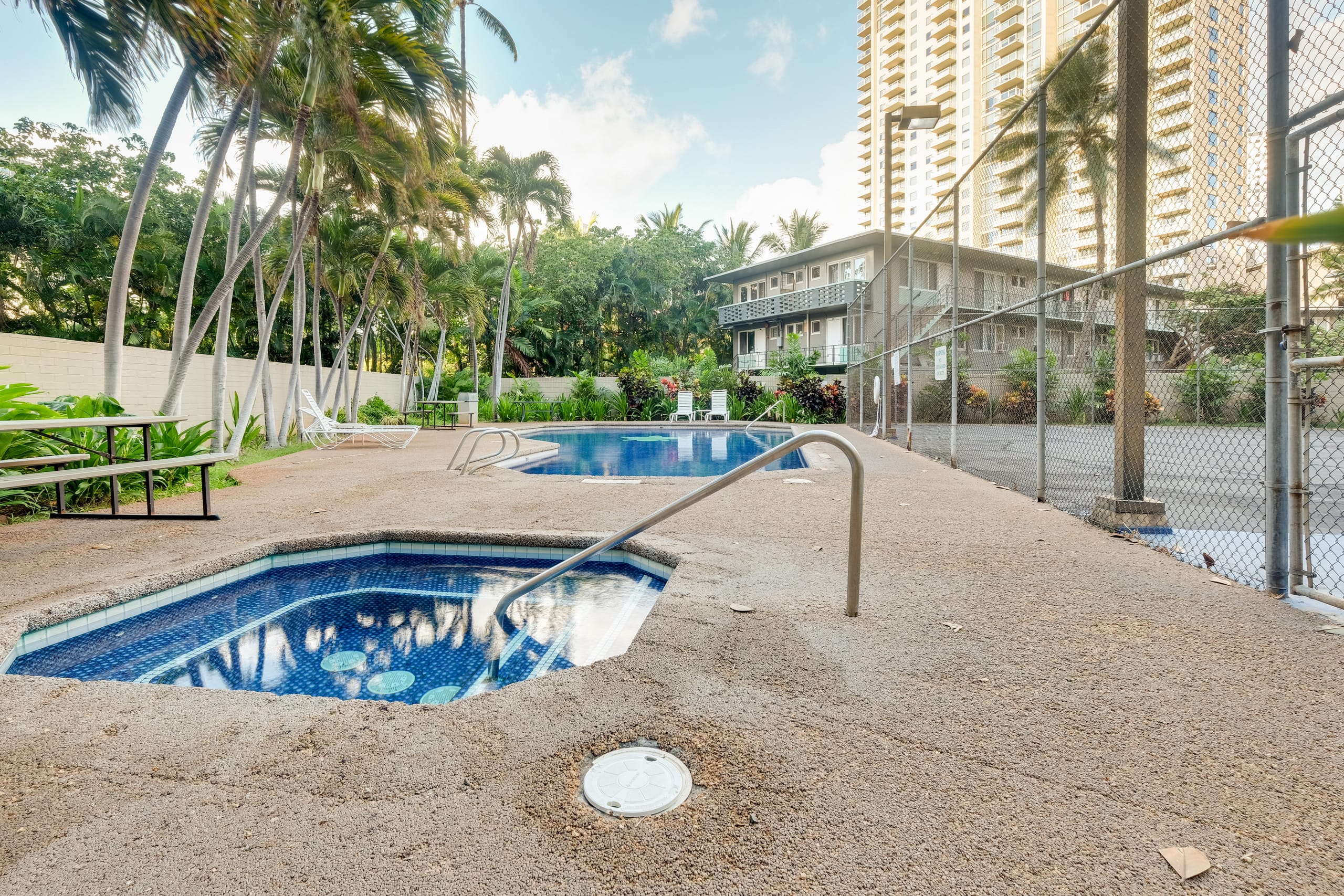 Condo in Honolulu · ★4.69 · 1 bedroom · 2 beds · 1 private bath - Image 41