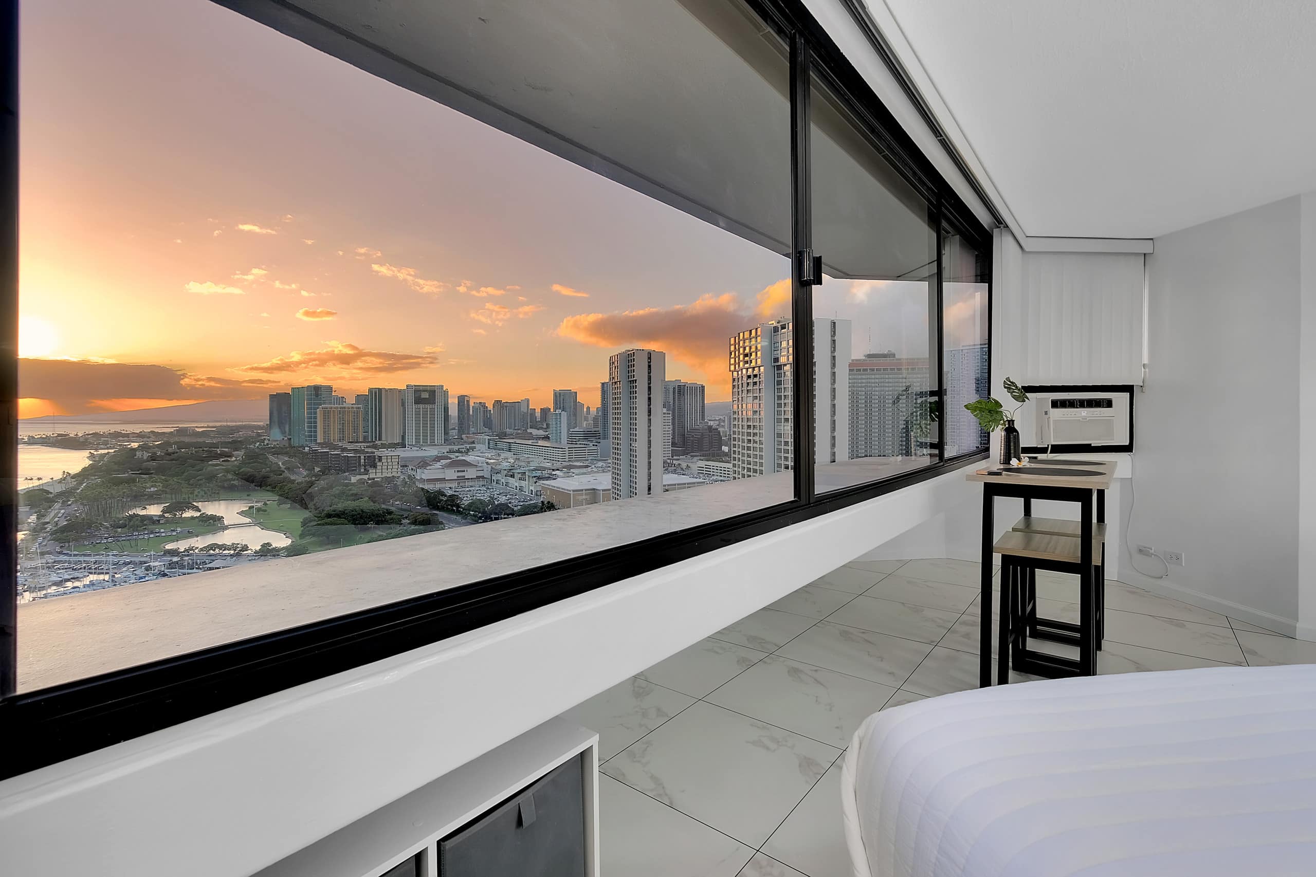 Condo in Honolulu · ★4.69 · 1 bedroom · 2 beds · 1 private bath - Image 21