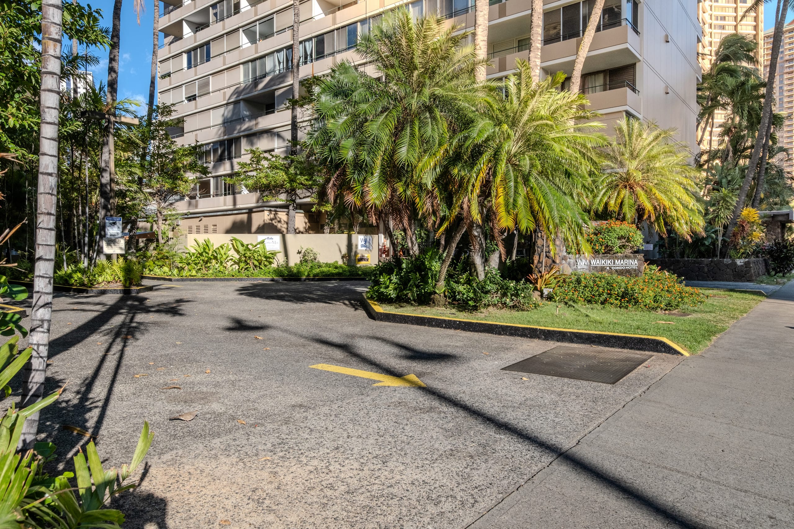 Condo in Honolulu · ★4.69 · 1 bedroom · 2 beds · 1 private bath - Image 53