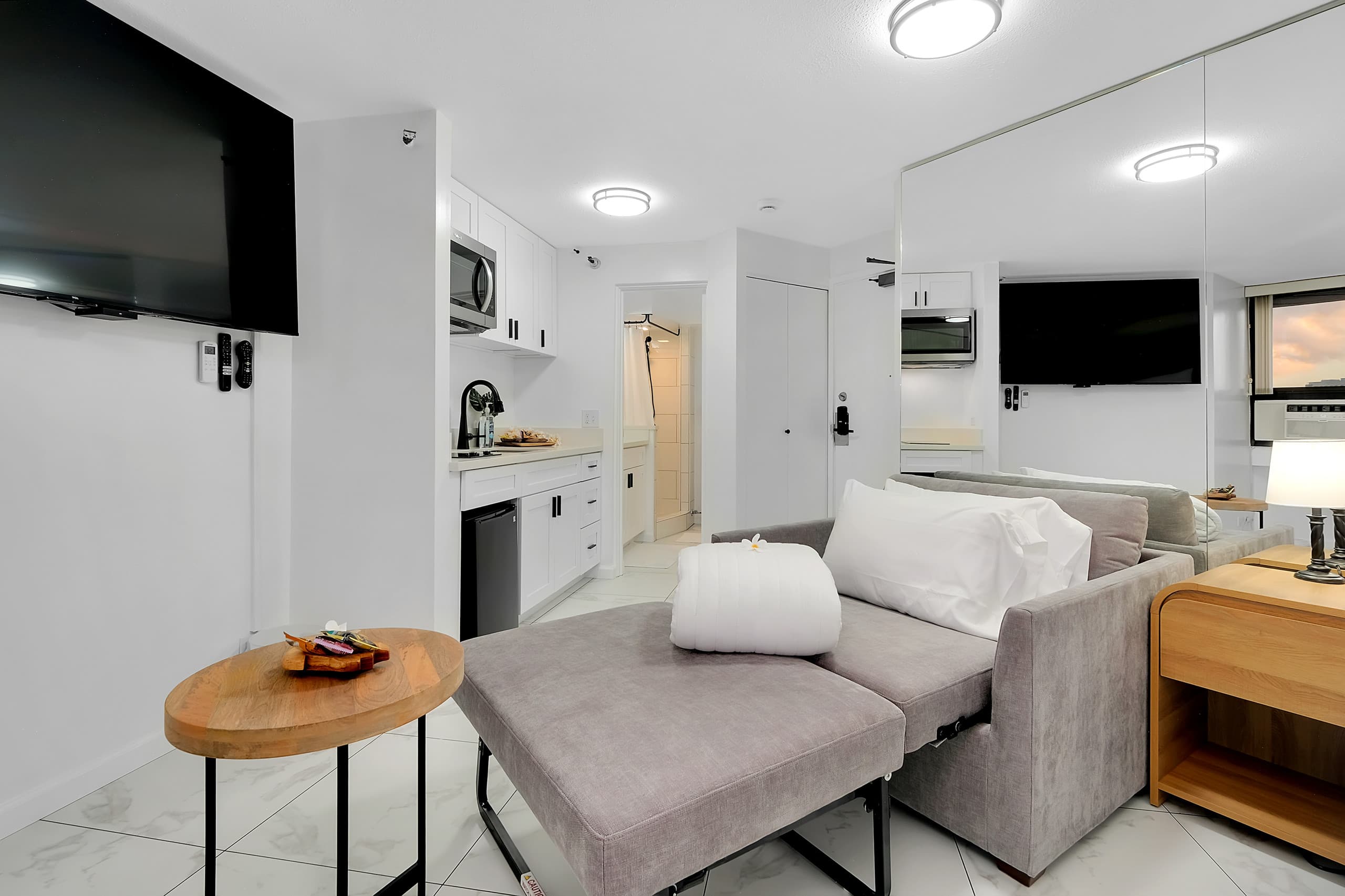 Condo in Honolulu · ★4.69 · 1 bedroom · 2 beds · 1 private bath - Image 3