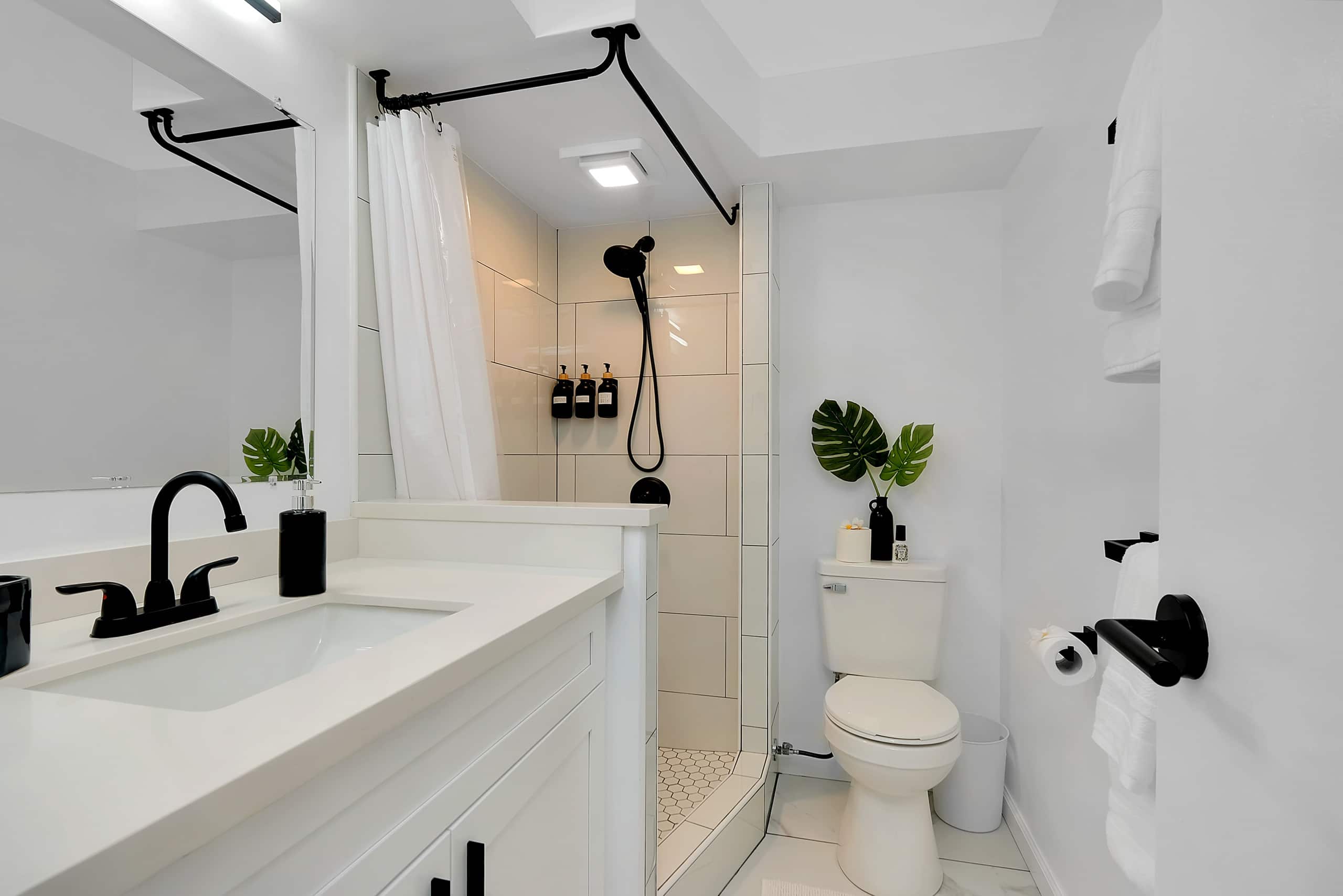 Condo in Honolulu · ★4.69 · 1 bedroom · 2 beds · 1 private bath - Image 34