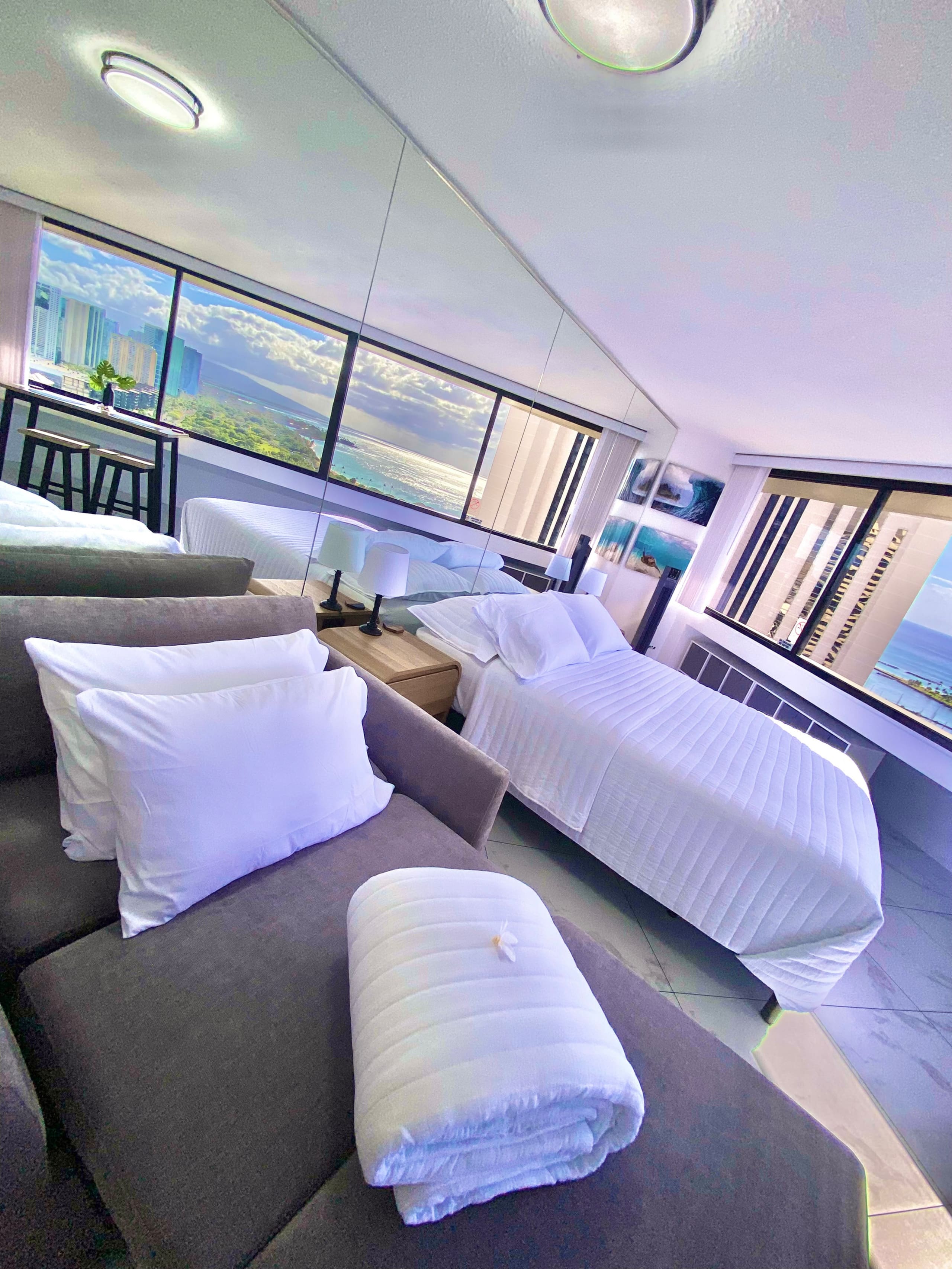 Condo in Honolulu · ★4.69 · 1 bedroom · 2 beds · 1 private bath - Image 32
