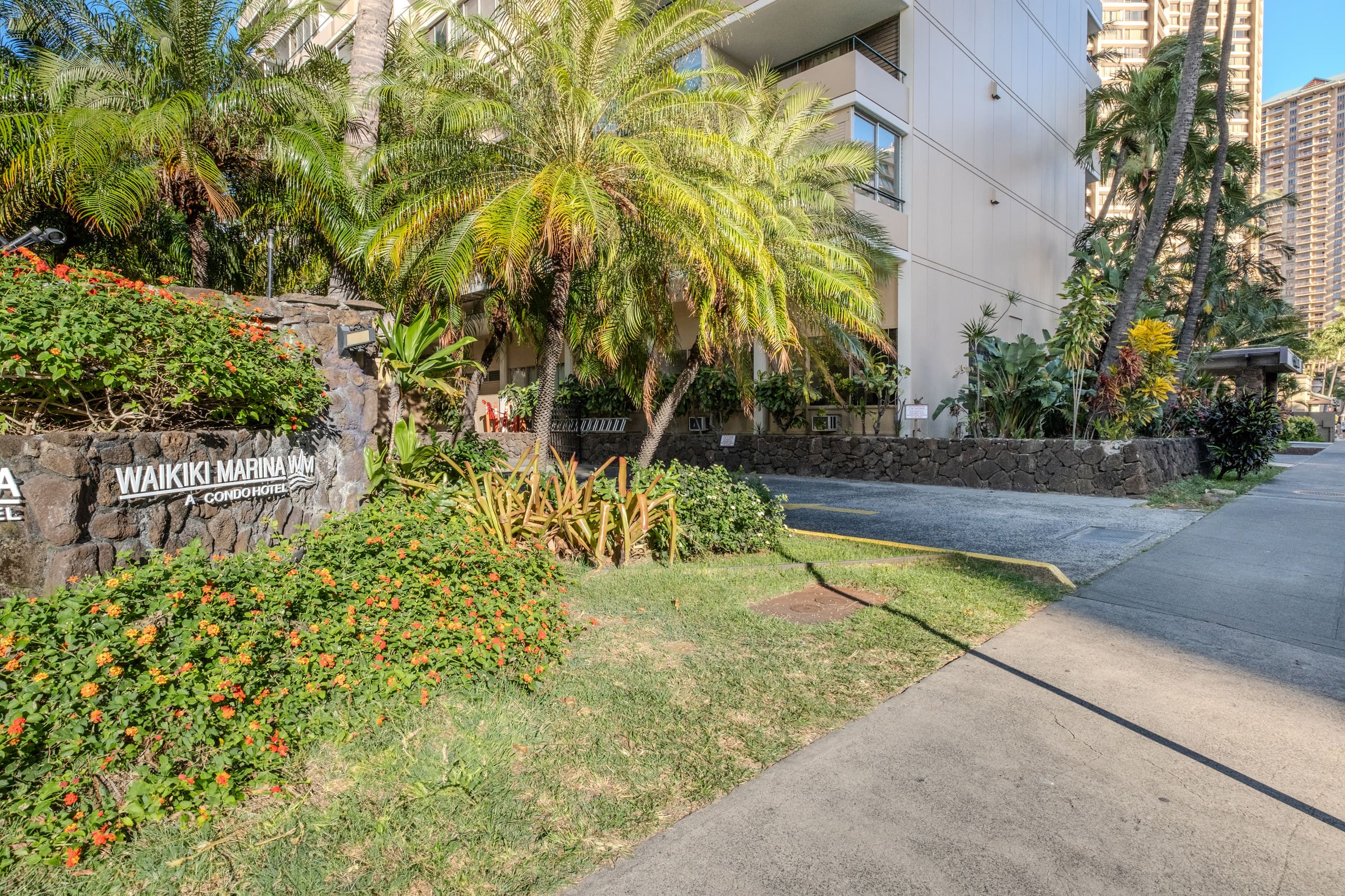 Condo in Honolulu · ★4.69 · 1 bedroom · 2 beds · 1 private bath - Image 4
