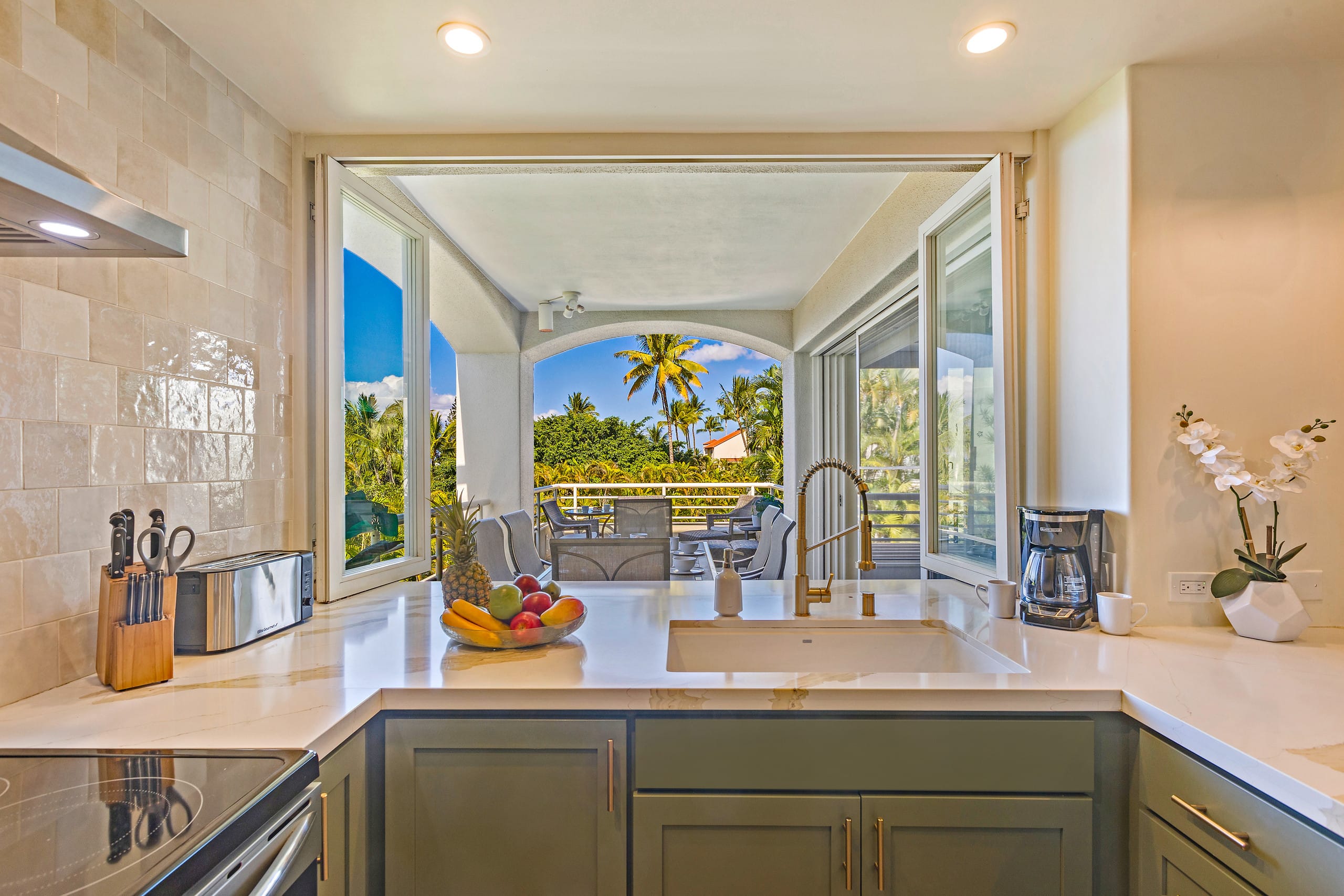 Chic Coastal Living in the Heart of Wailea - Image 12