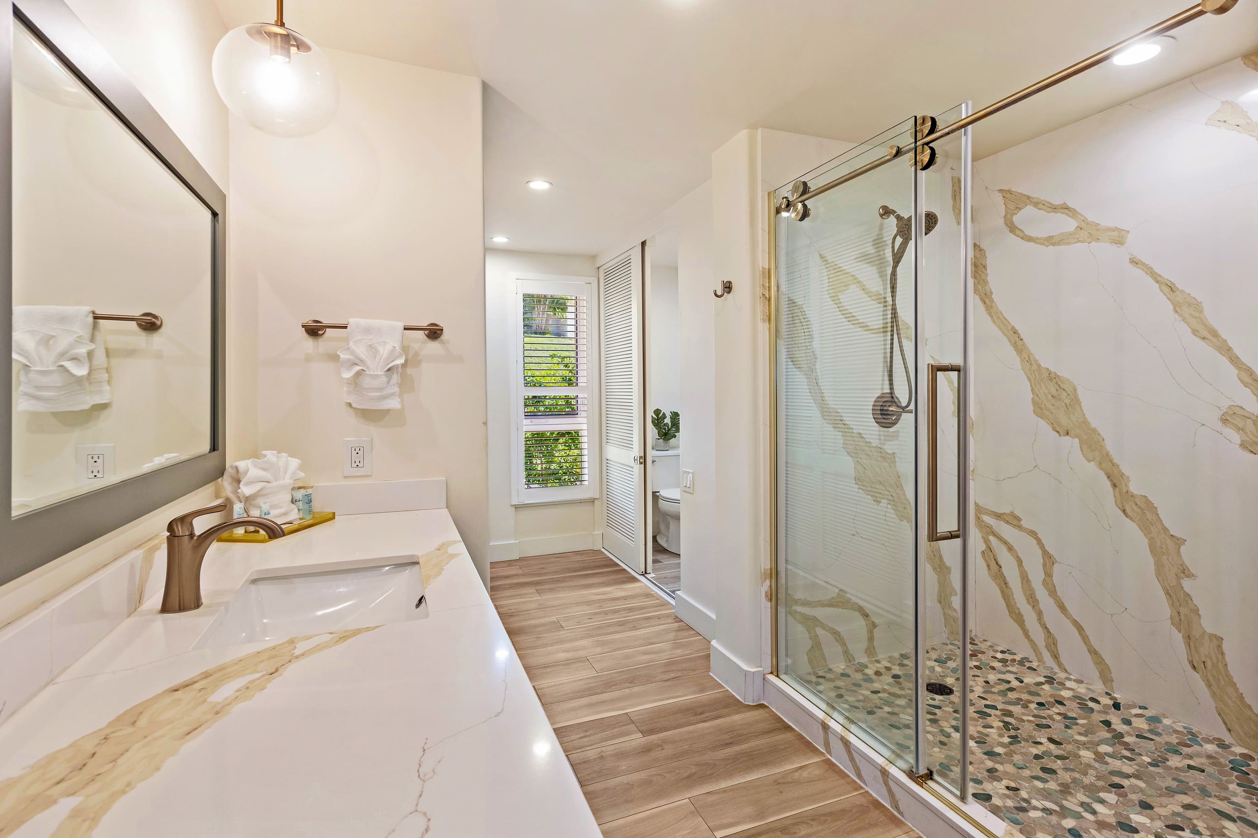 Chic Coastal Living in the Heart of Wailea - Image 28