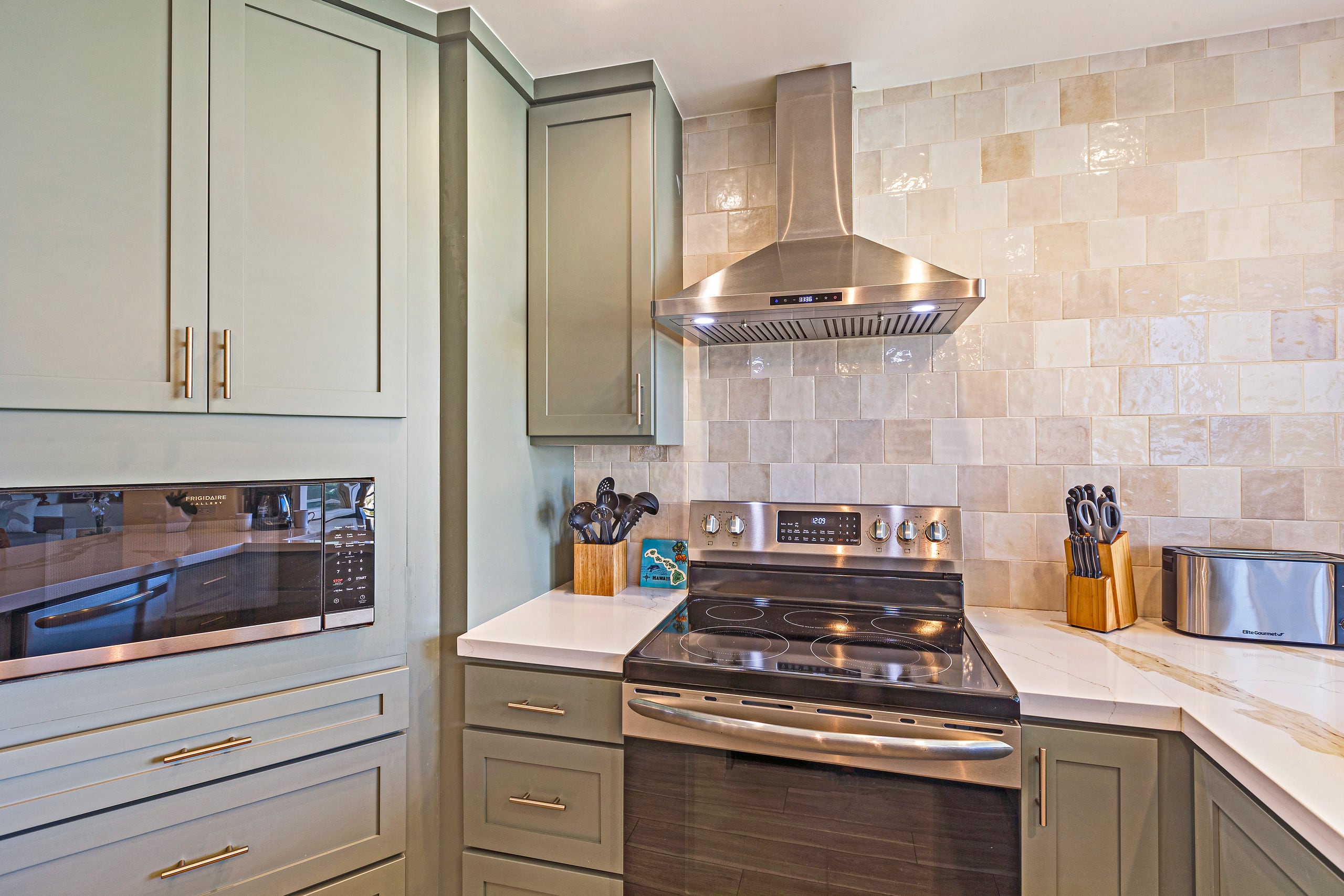 Chic Coastal Living in the Heart of Wailea - Image 9