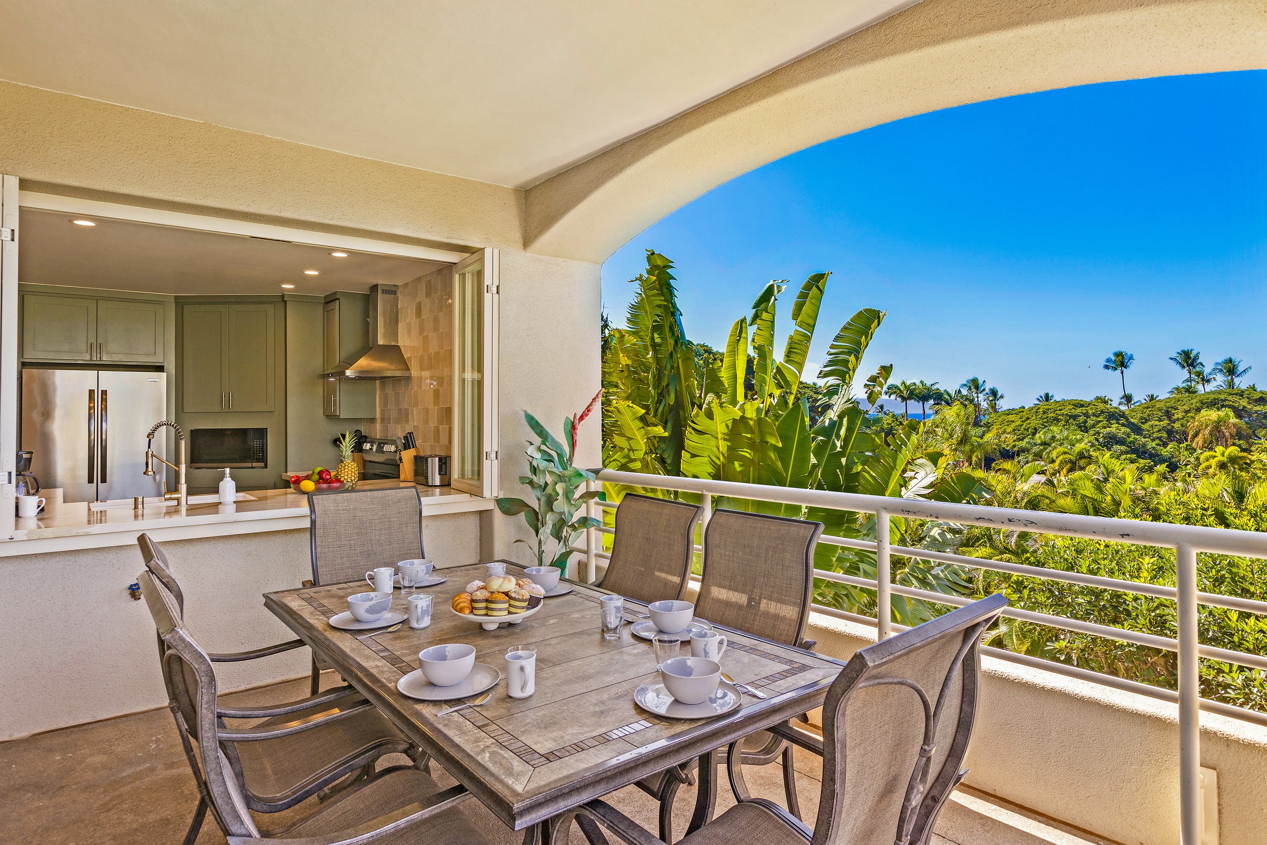 Chic Coastal Living in the Heart of Wailea - Image 39