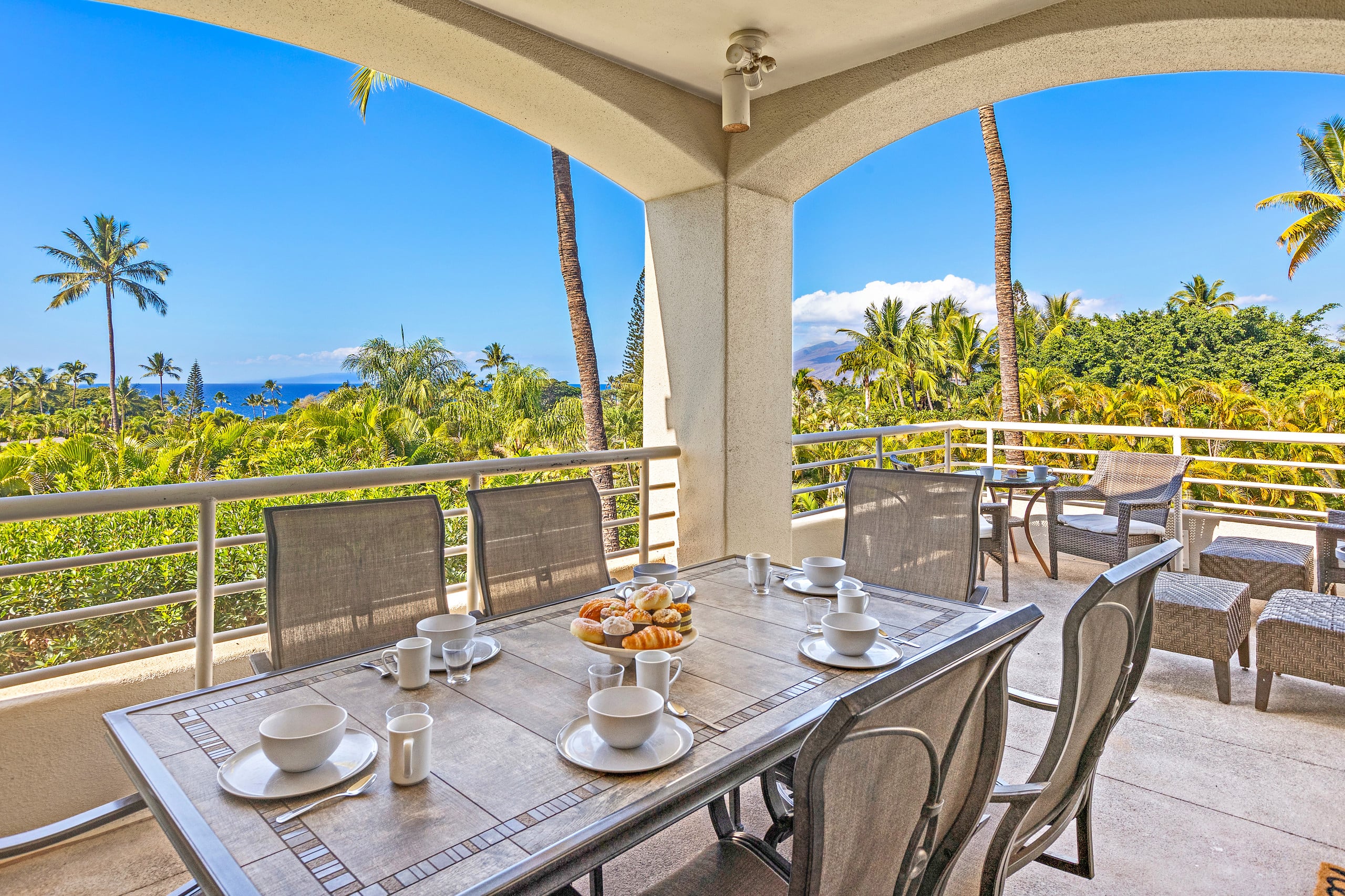 Chic Coastal Living in the Heart of Wailea - Image 33