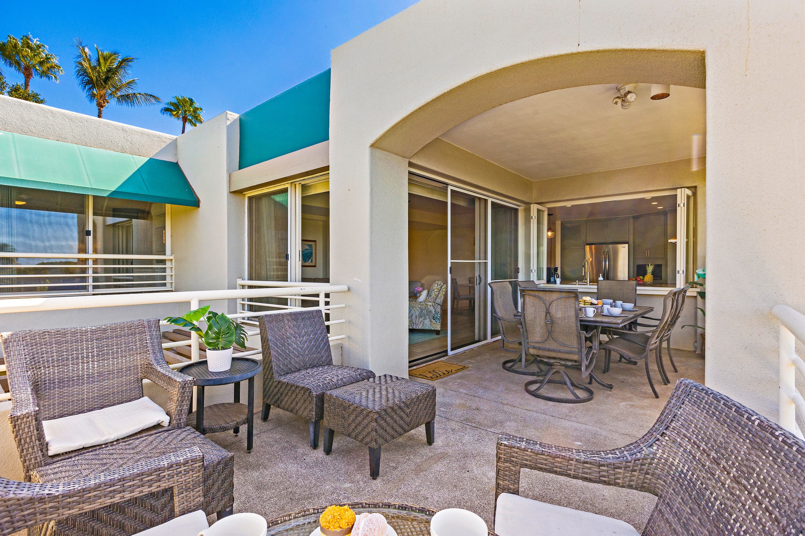 Chic Coastal Living in the Heart of Wailea - Image 31