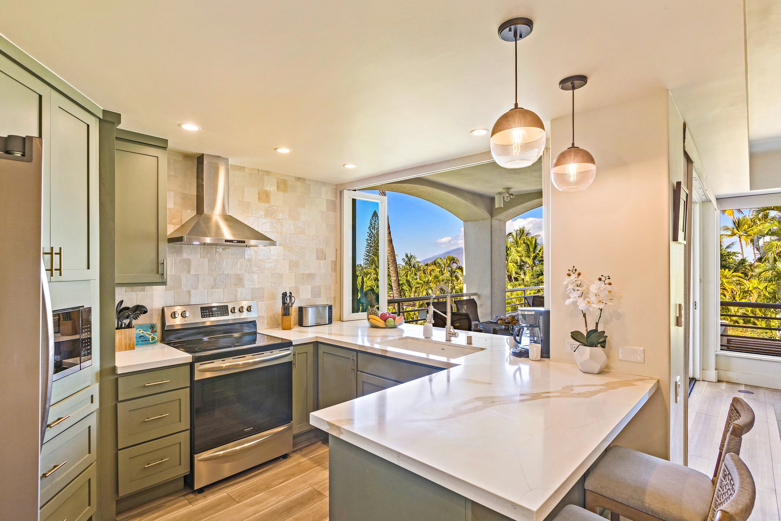 Chic Coastal Living in the Heart of Wailea - Image 7