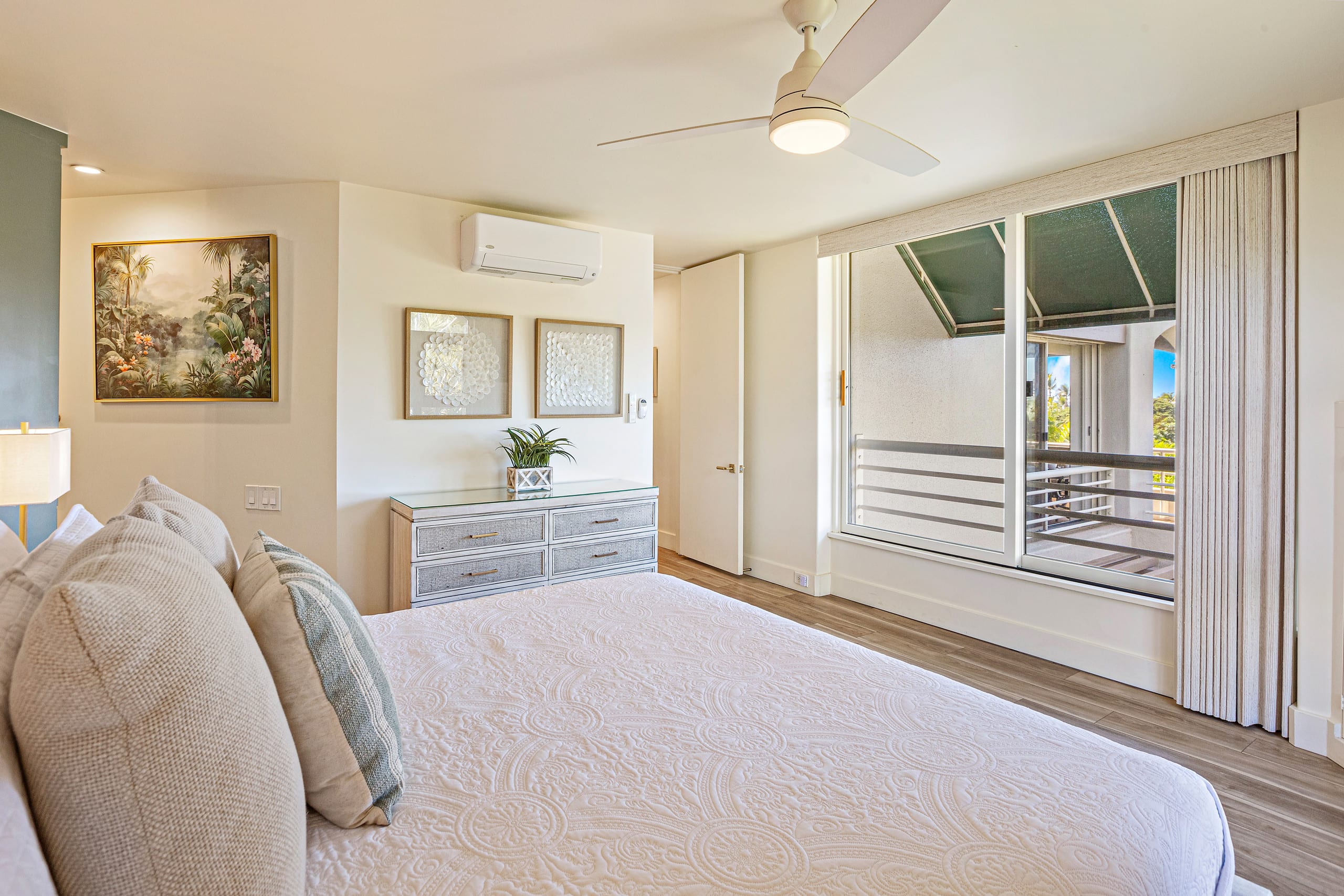Chic Coastal Living in the Heart of Wailea - Image 24