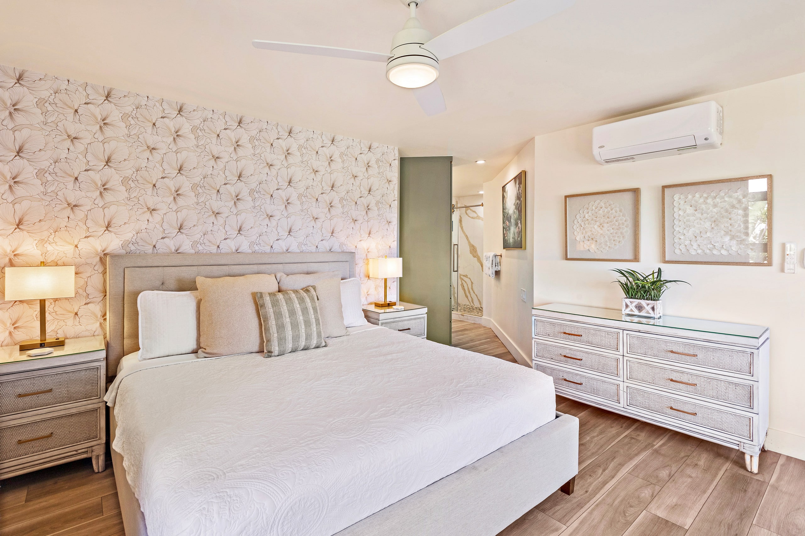 Chic Coastal Living in the Heart of Wailea - Image 21