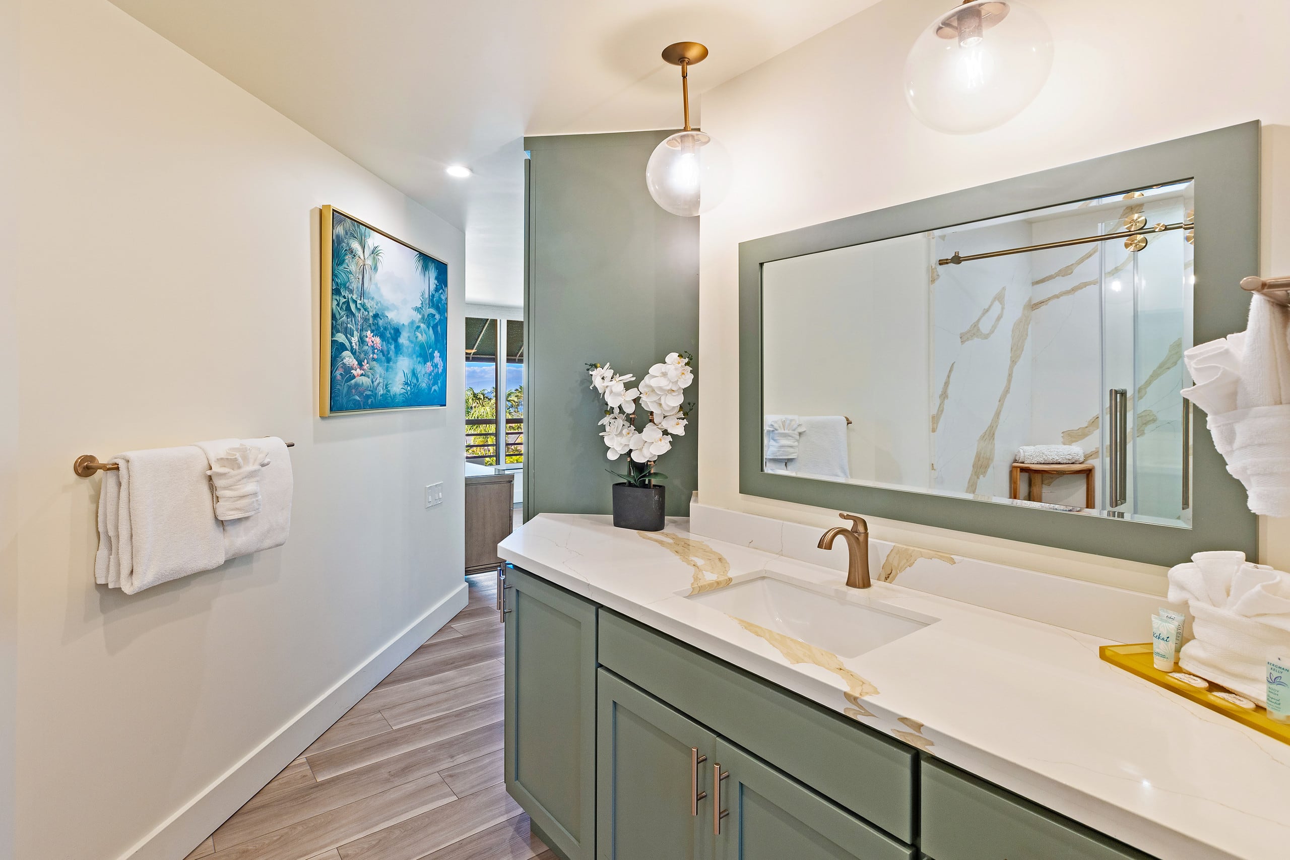 Chic Coastal Living in the Heart of Wailea - Image 27