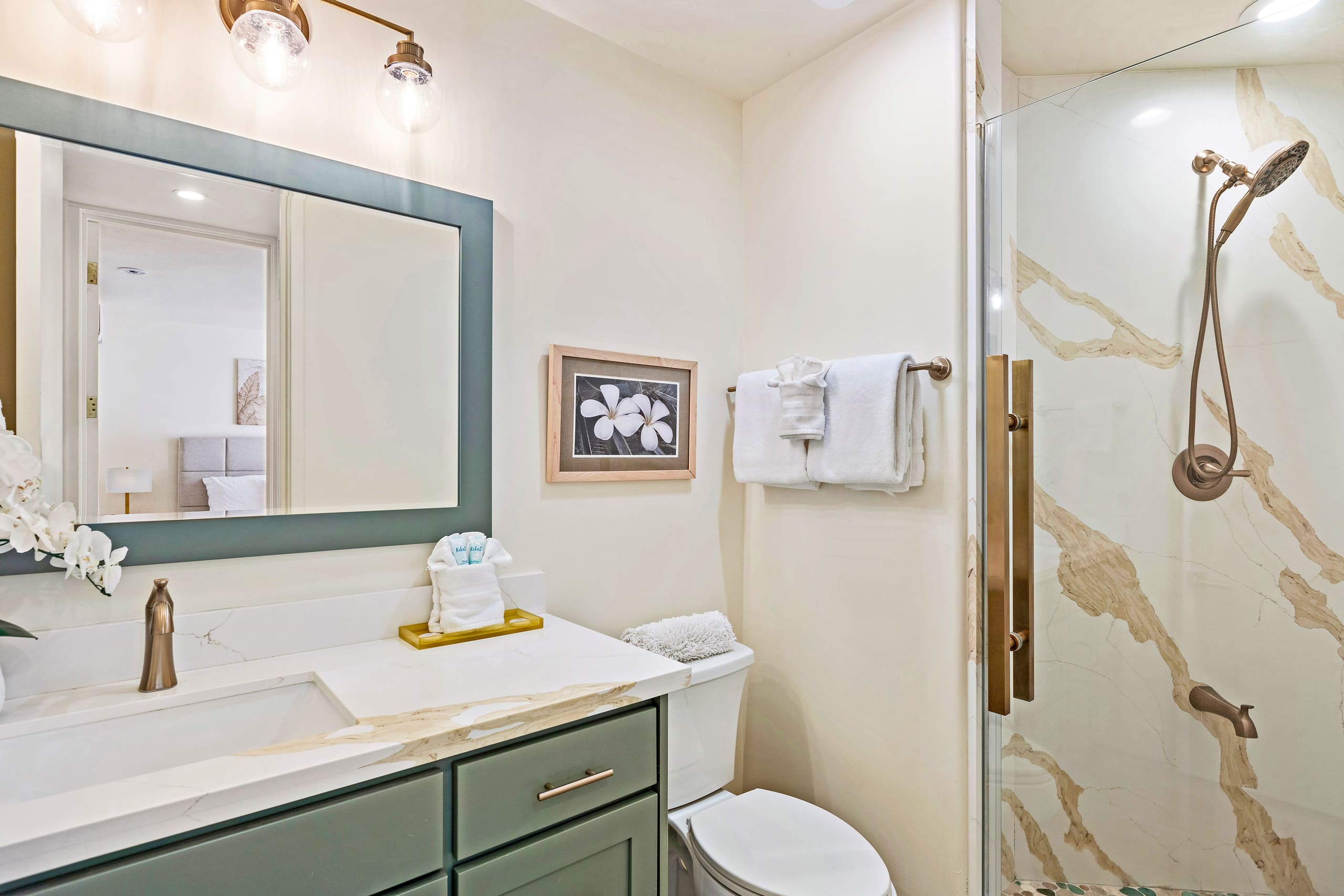 Chic Coastal Living in the Heart of Wailea - Image 29