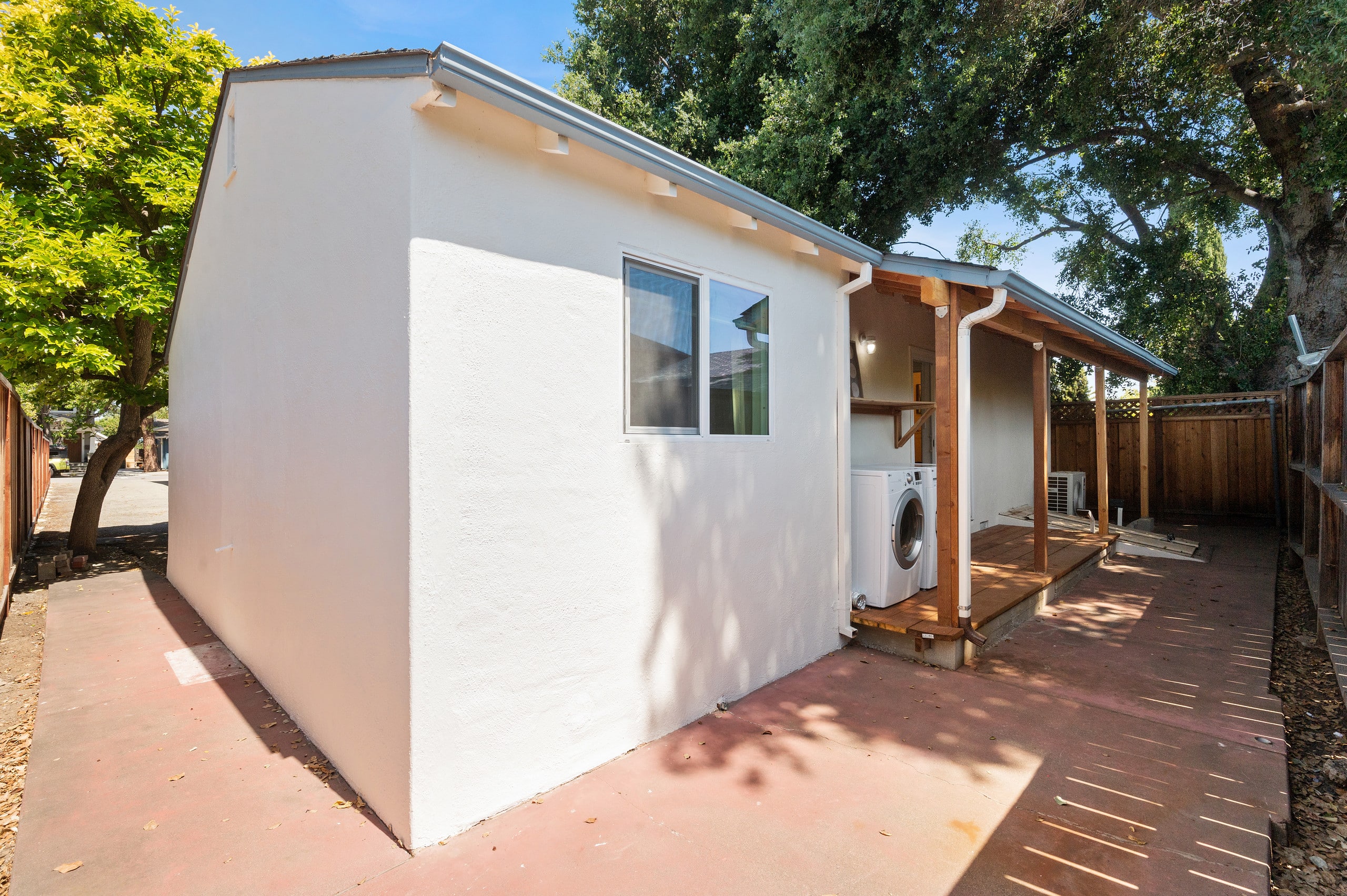 Cozy Home Near Tech HQs & Stanford, Pets OK - Photo 38