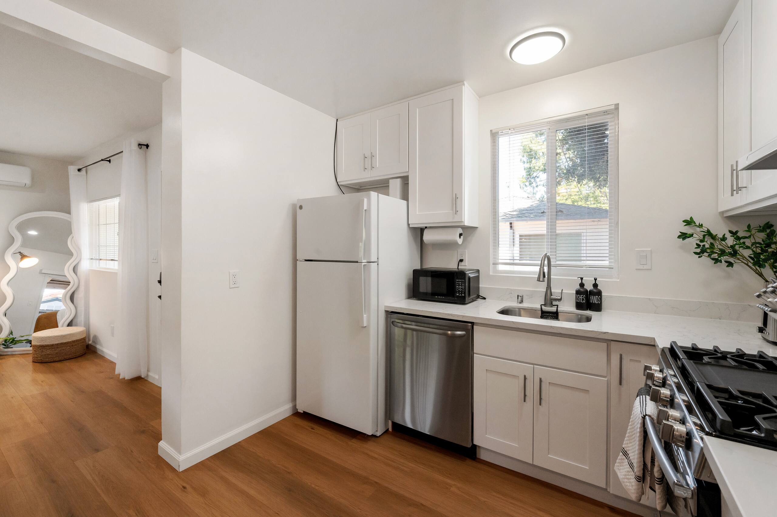 Cozy Home Near Tech HQs & Stanford, Pets OK - Photo 9