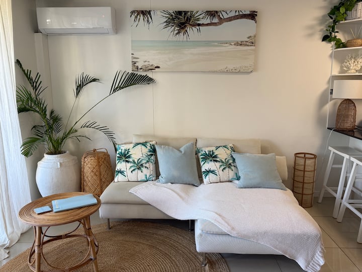 Stylish Coastal Condo! - Gold Coast