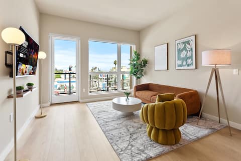 Top performing Airbnb: Modern - West Hollywood 1BD | Free Parking in Hollywood Hills West