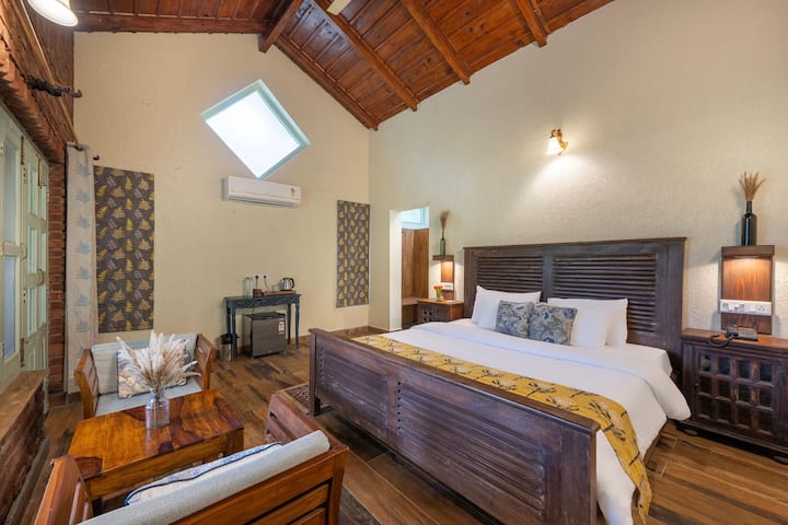 Luxury Lakefront | Balcony | Bhimtal Escape - 比姆塔爾