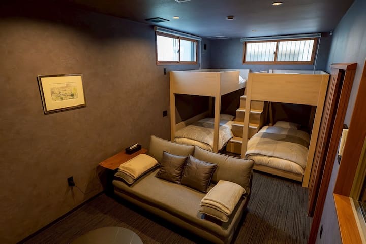 酸素ボックスとサウナがある
癒しとととのいの宿
O₂stay - Onomichi