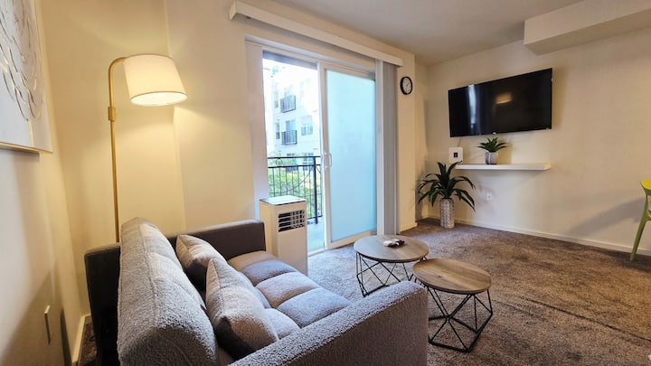 Modern Seattle Studio Near Space Needle + Parking - Medina, WA