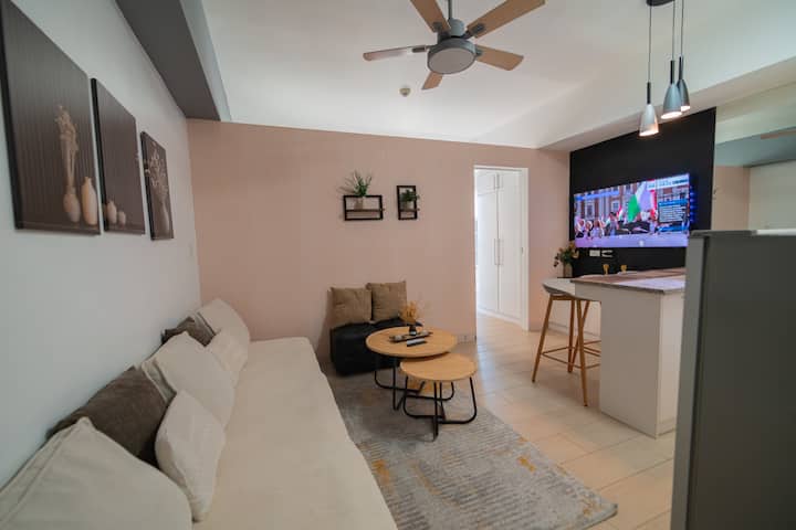Modern|stylish|cozy Venice|bgc|airport & Balcony - Taguig
