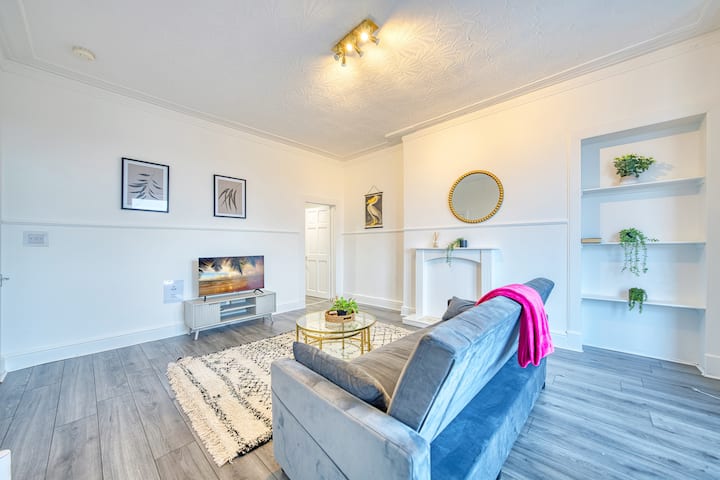 3br Flat • Glasgow West End Flat • Free Parking - Glasgow