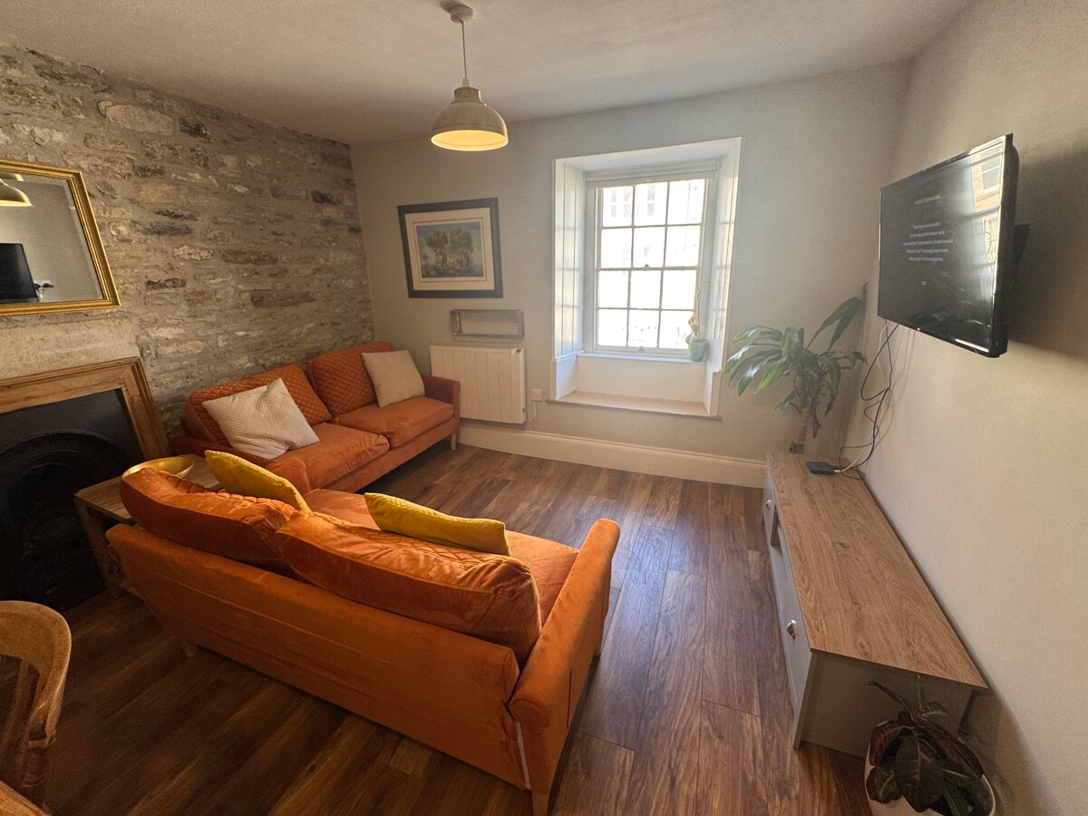 Popular Airbnb listing: Purbeck Hotel Apartments - Flat 4 in Swanage