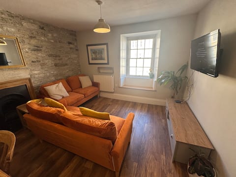 Popular Airbnb listing: Purbeck Hotel Apartments - Flat 4 in Swanage