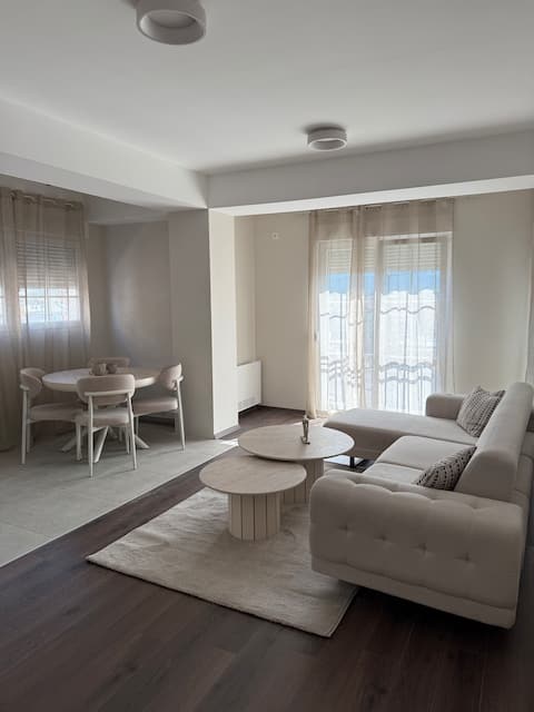Top performing Airbnb: Maison Centrale Luxury Apartment in Δήμος Παιονίας