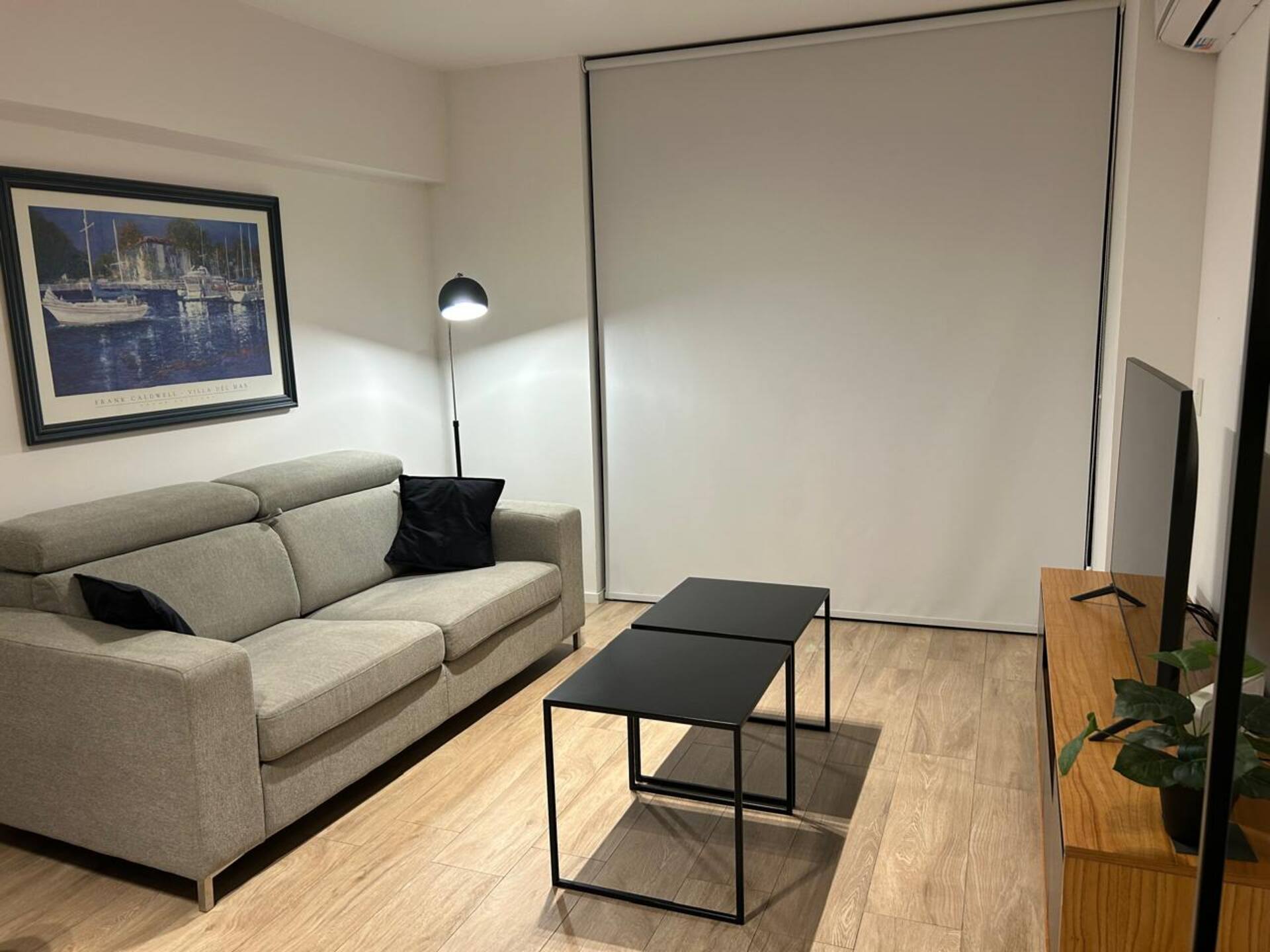 Kitnet novo com varanda privativa em Palermo Hollywood