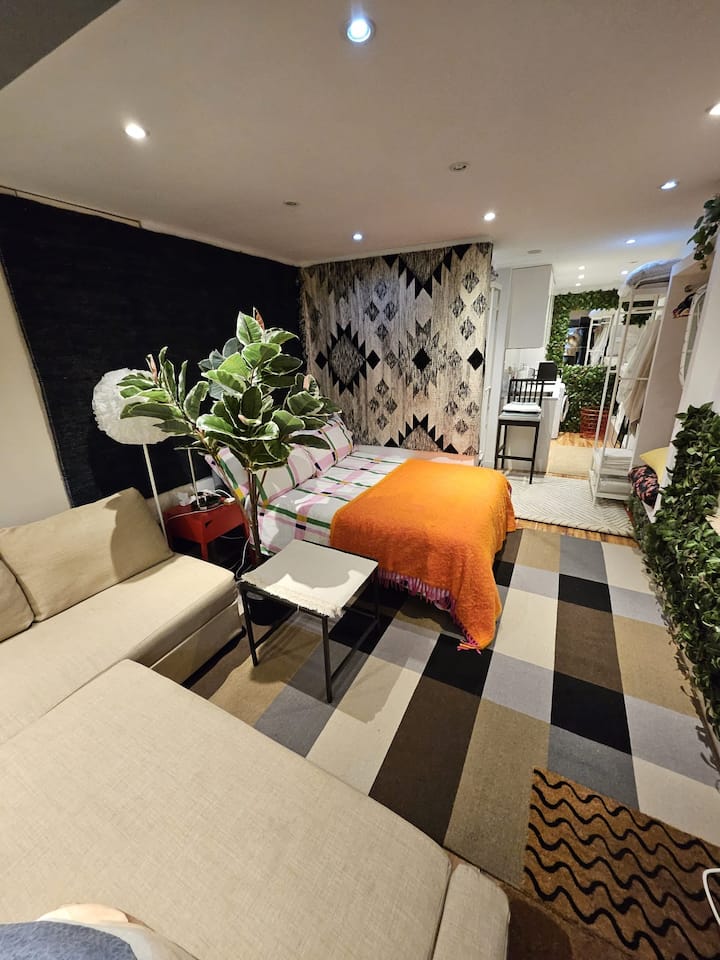 Swanky studio flat - Flats for Rent in Prestwich, England, United ...