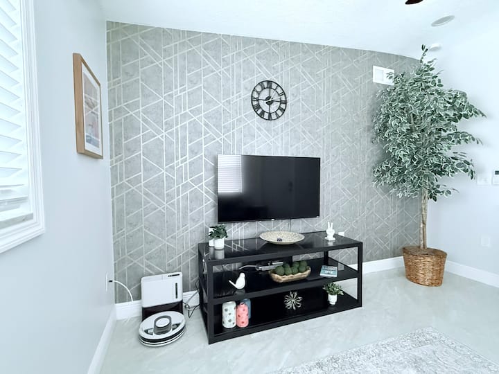Tampa Hub – Near Downtown, Airport & More #1 - Temple Terrace, FL