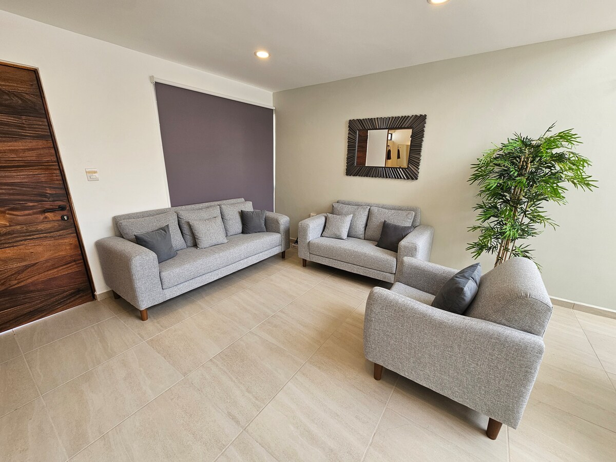 Top Airbnb: C Safe Area "We invoice" Minisplit main room in El Pueblito