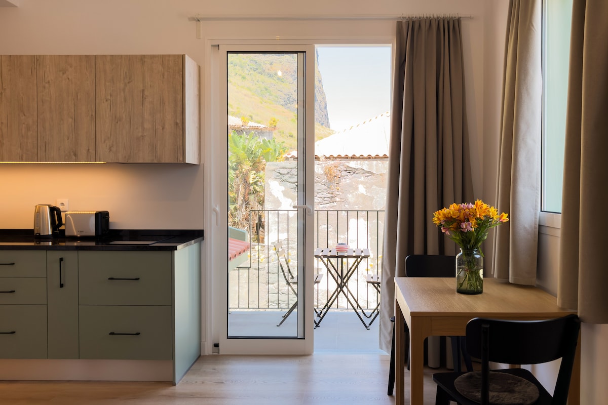 Anúncio popular: Cliff Suite · Balcony · Ocean View · AC · Parking em Ilha Da Madeira