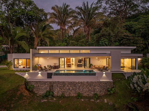 Casa Iguana-Tropical Modern Luxury Oasis w/Pool