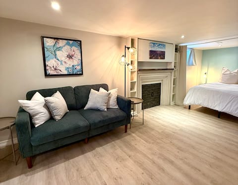 Top Airbnb: Charming Guest Suite off Danforth near Subway in Beaches—East York