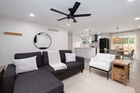 Top Airbnb: Cozy home walking distance to Downtown Woodstock in Woodstock