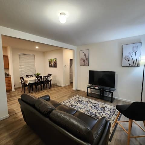 Top Airbnb: Home away from Home - 6 miles from the SNP in Visalia / Porterville