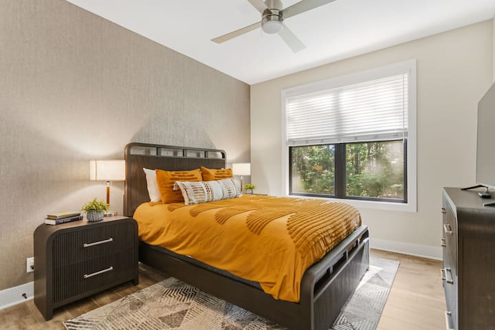 Camera al piano superiore con letto queen size