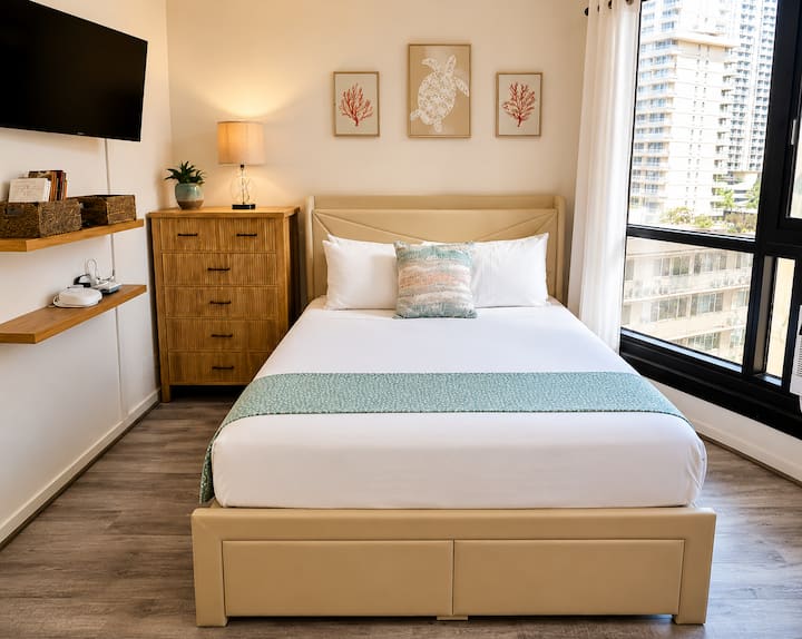Waikiki Grand Hotel - Renovated @6FL - Hotels for Rent in Honolulu